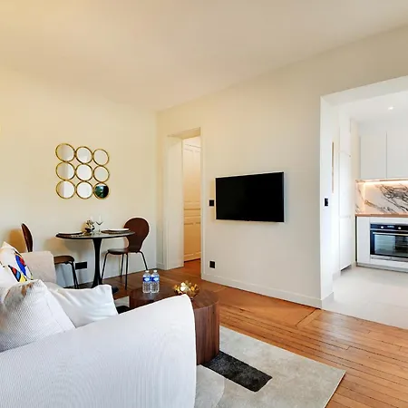 Luxury Flat By Les Maisons De Charloc Homes Parigi